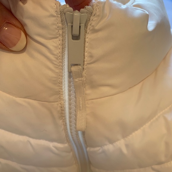 ❄️🤍 GAP Puffer Vest ❄️🤍 - Picture 12 of 16